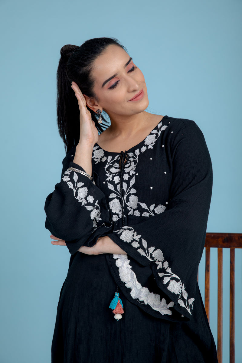 ABBY  BLACK EMBROIDERD TOP