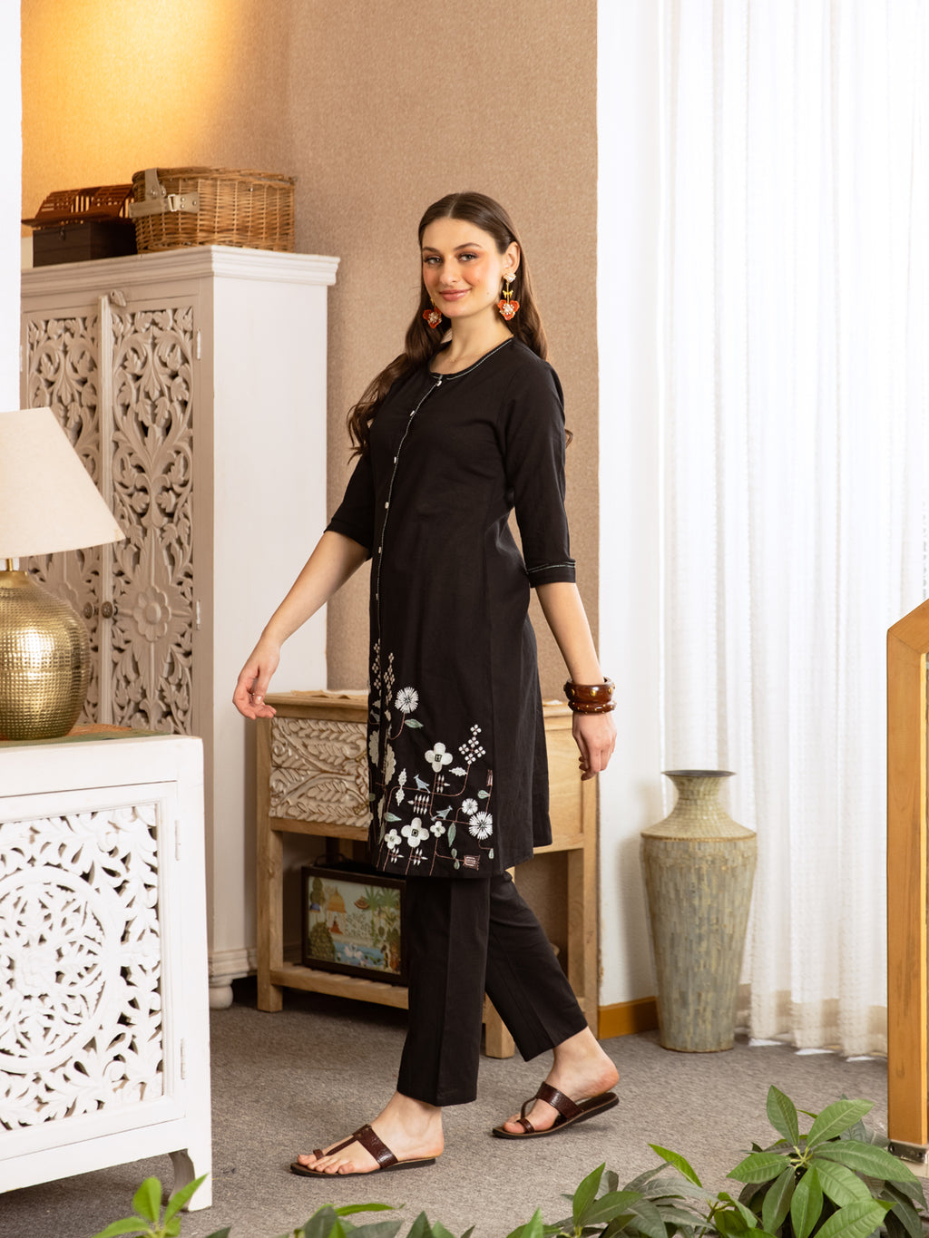 Jones Black Embroidery Kurta Set