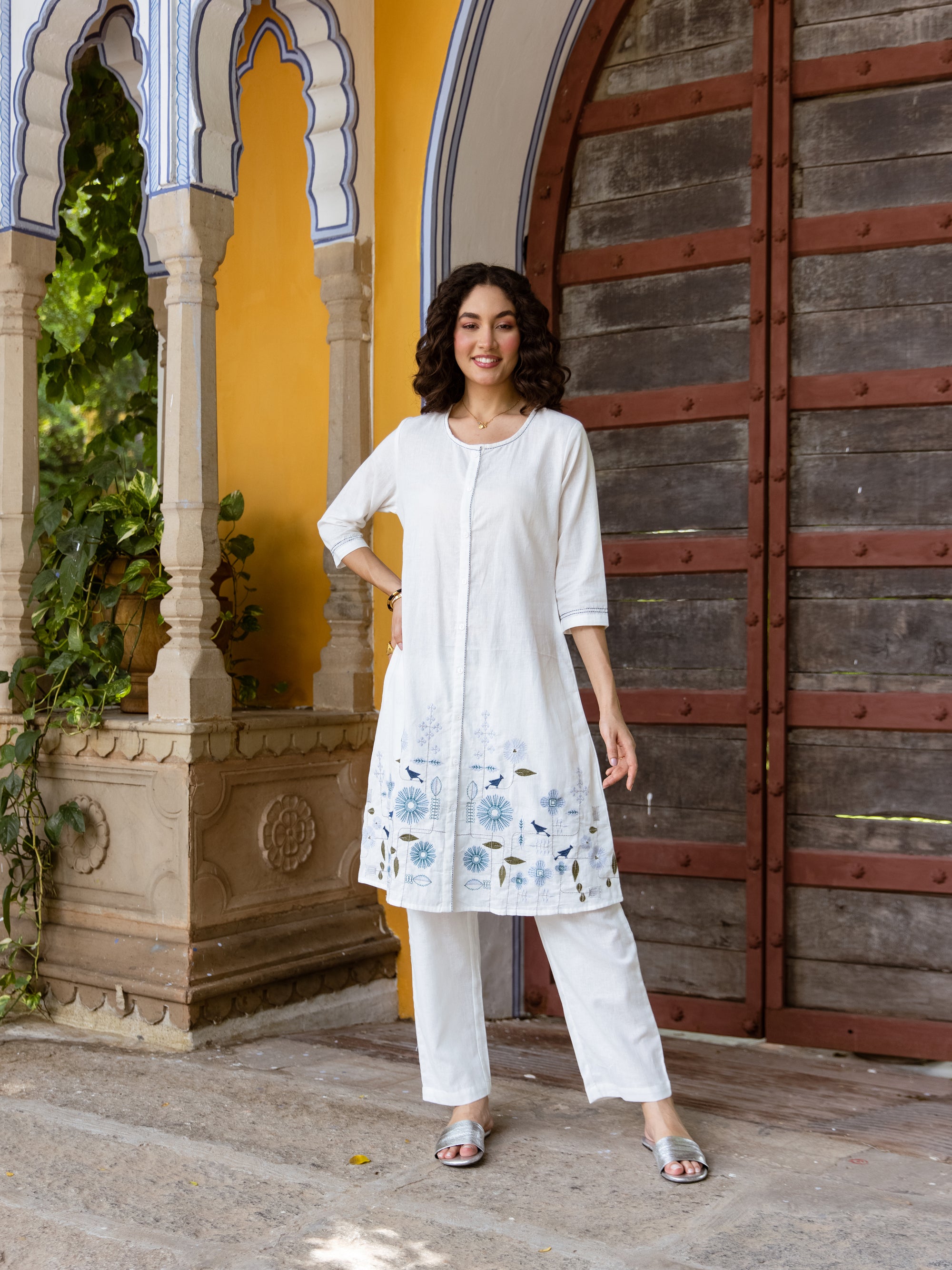 Jones White Embroidery Kurta Set