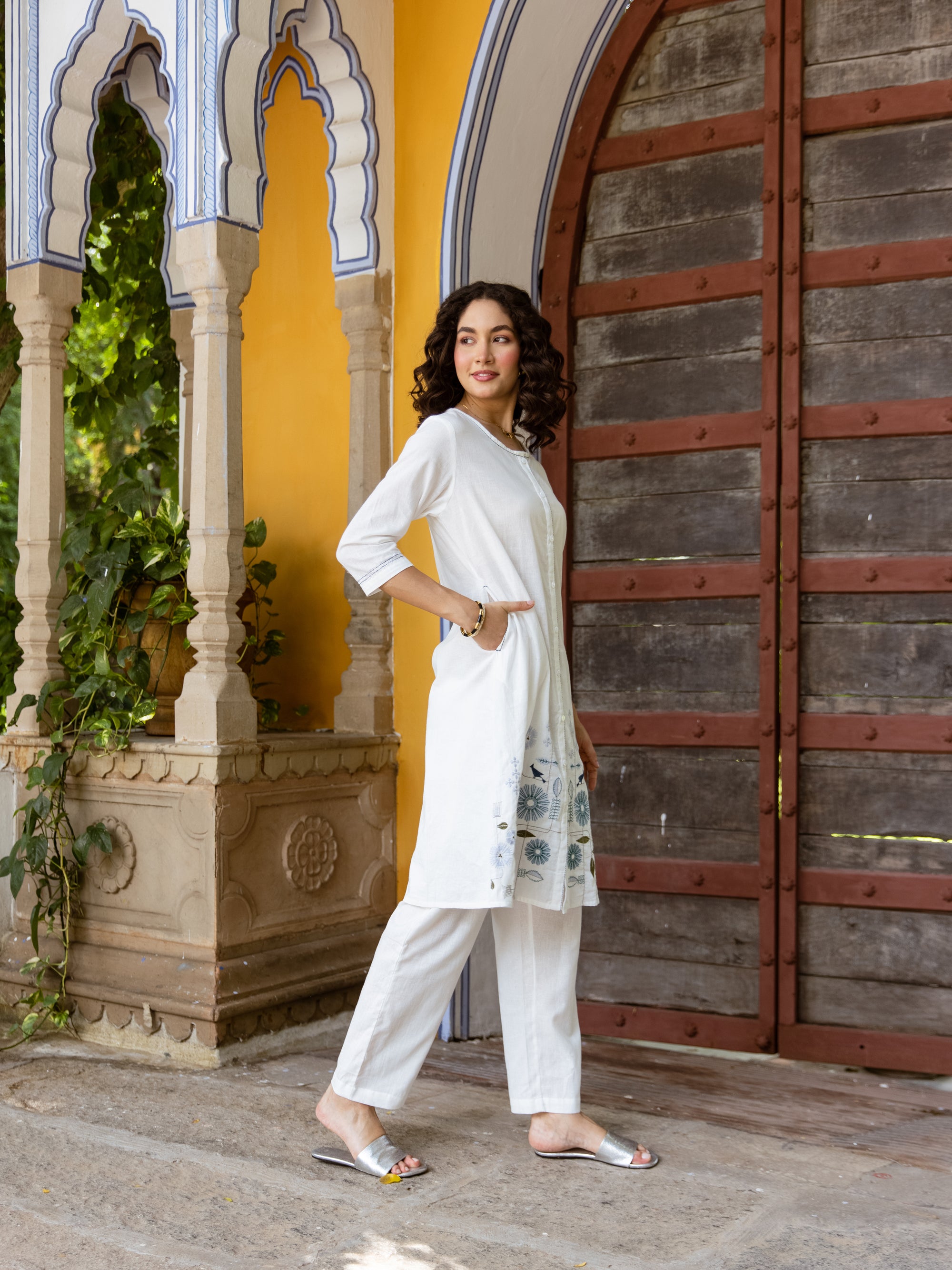Jones White Embroidery Kurta Set