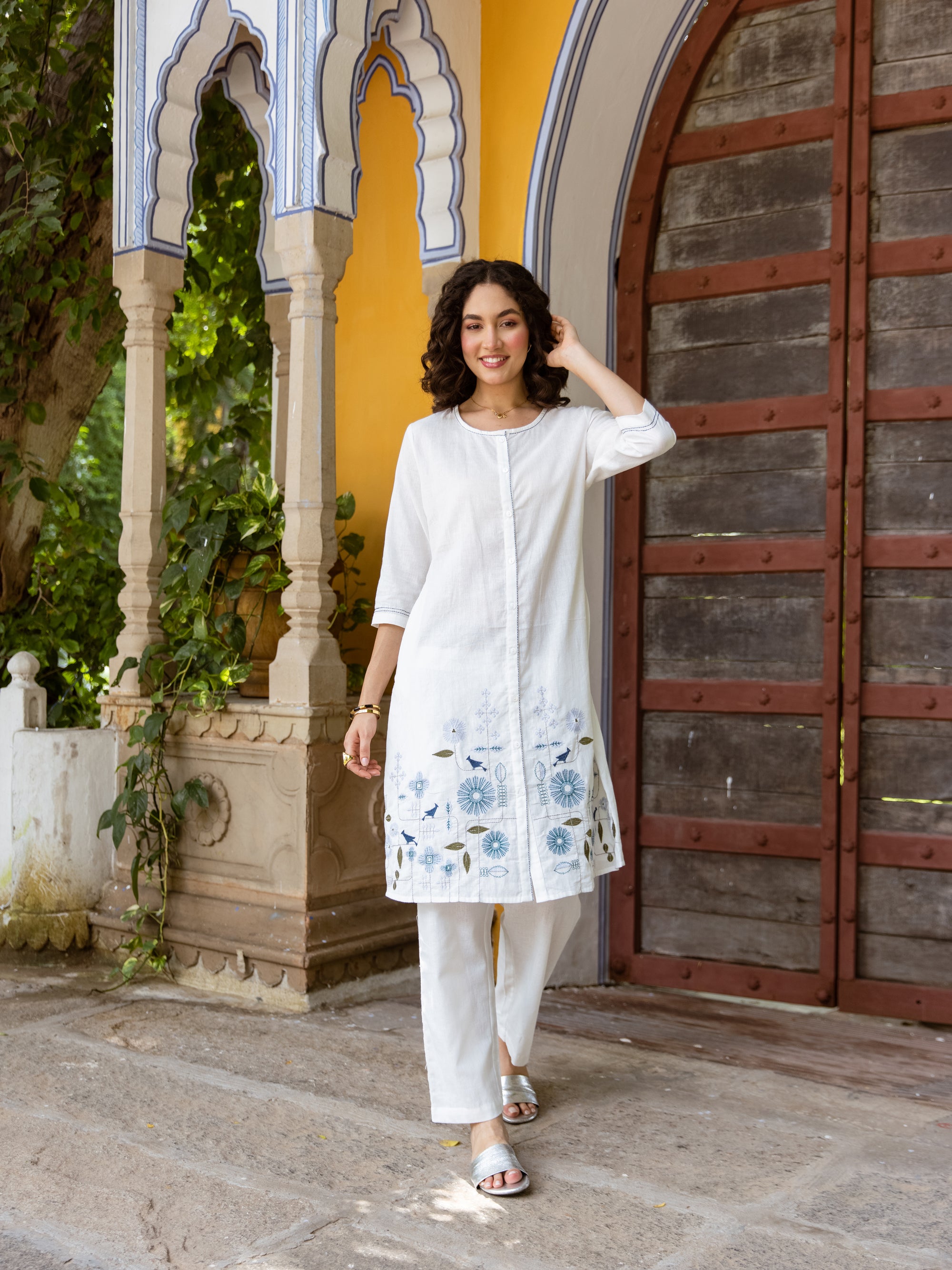 Jones White Embroidery Kurta Set