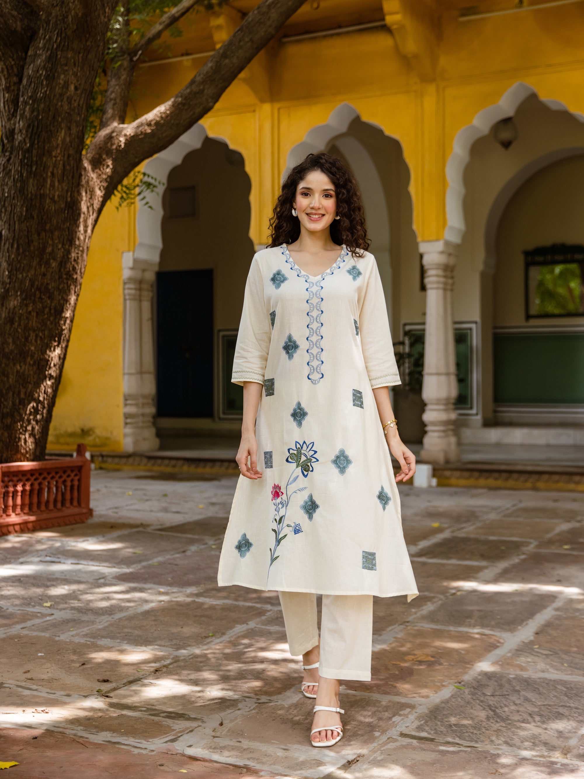 Jivika Off White Embroidery Kurta Set