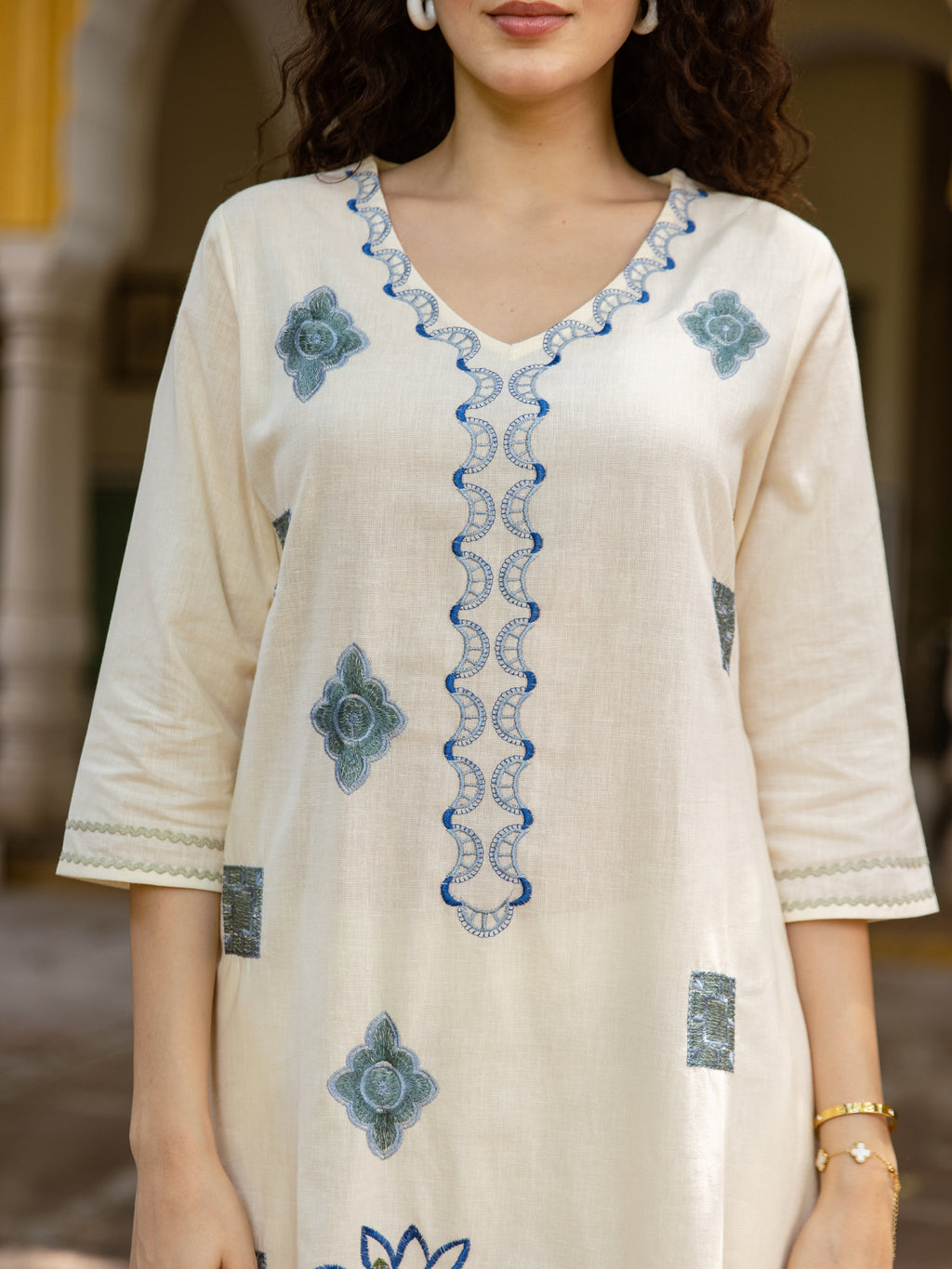 Jivika Off White Embroidery Kurta Set
