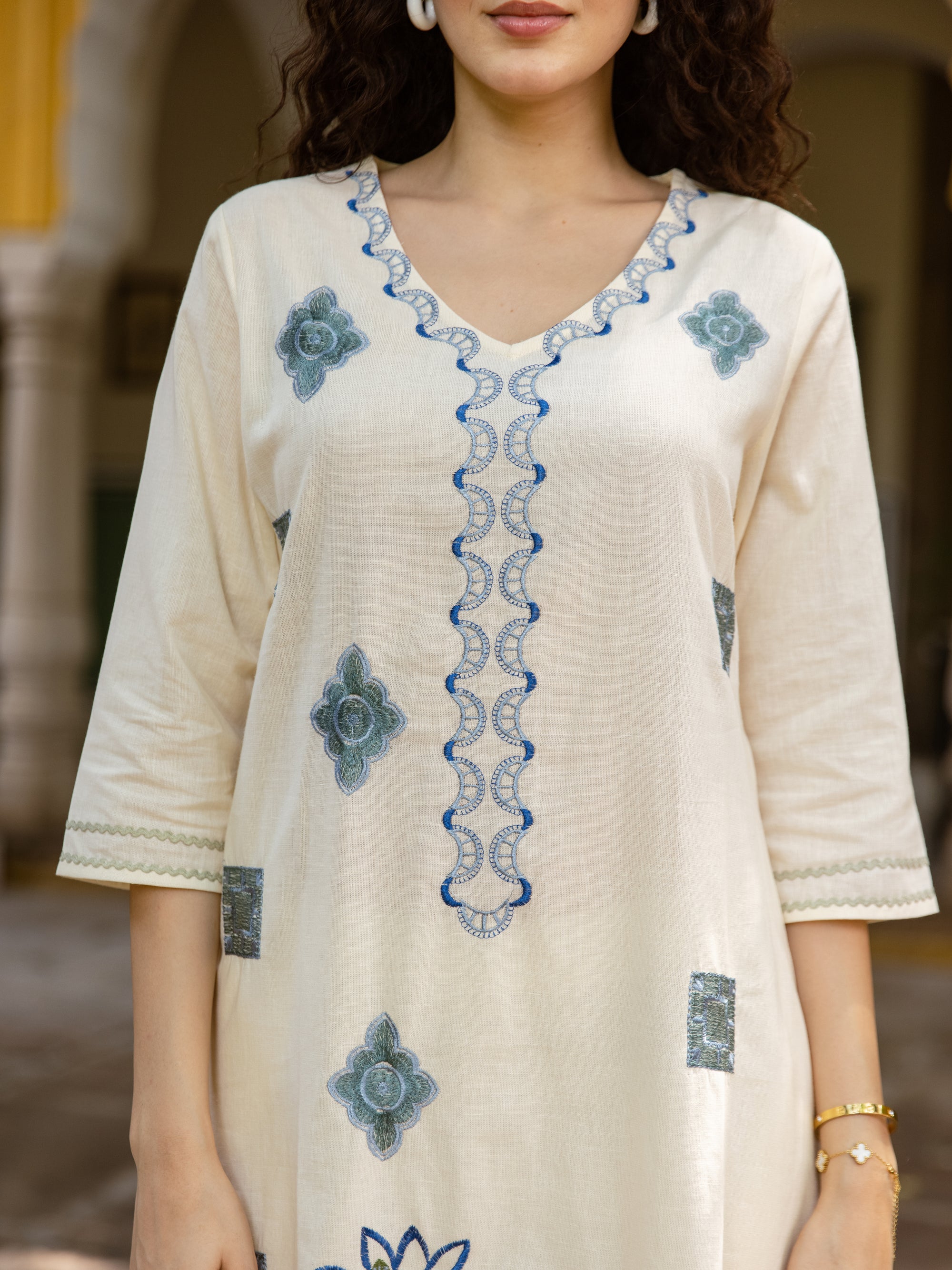 Jivika Off White Embroidery Kurta Set