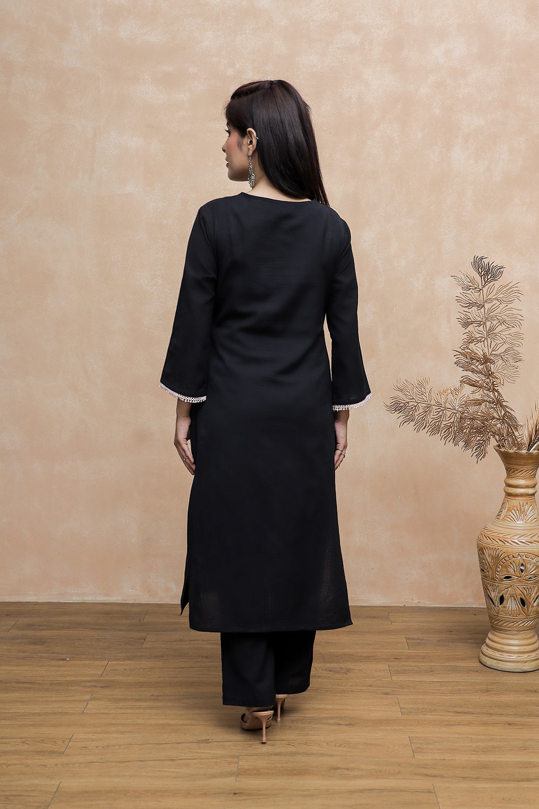 Laila Black Embroidery Kurta Set