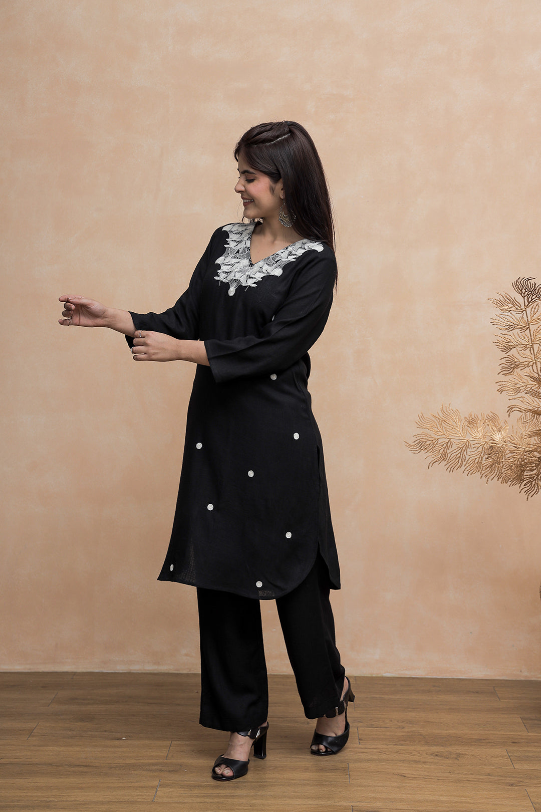 Kiani Black Embroidery Kurta set