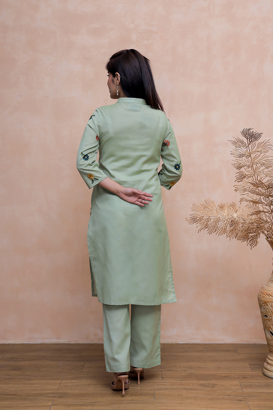 Augustya Pastel Green  Embroidery Kurta Se