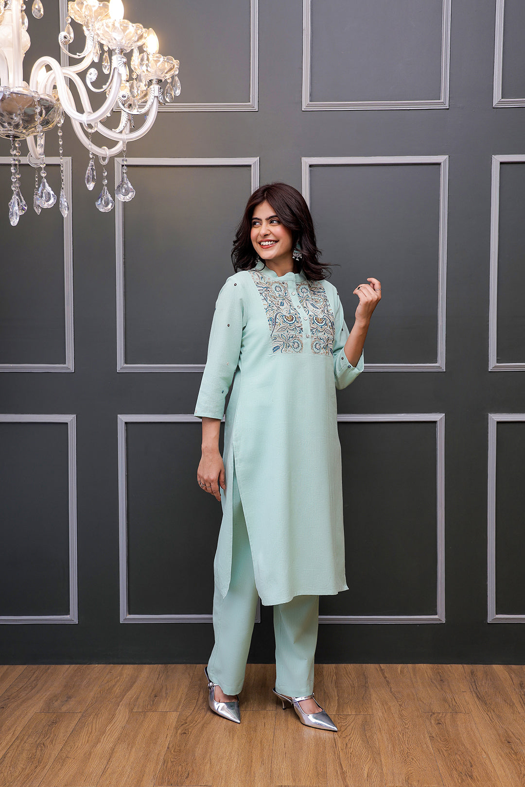 Augustya Pastel Mint Green Embroidery Kurta Se