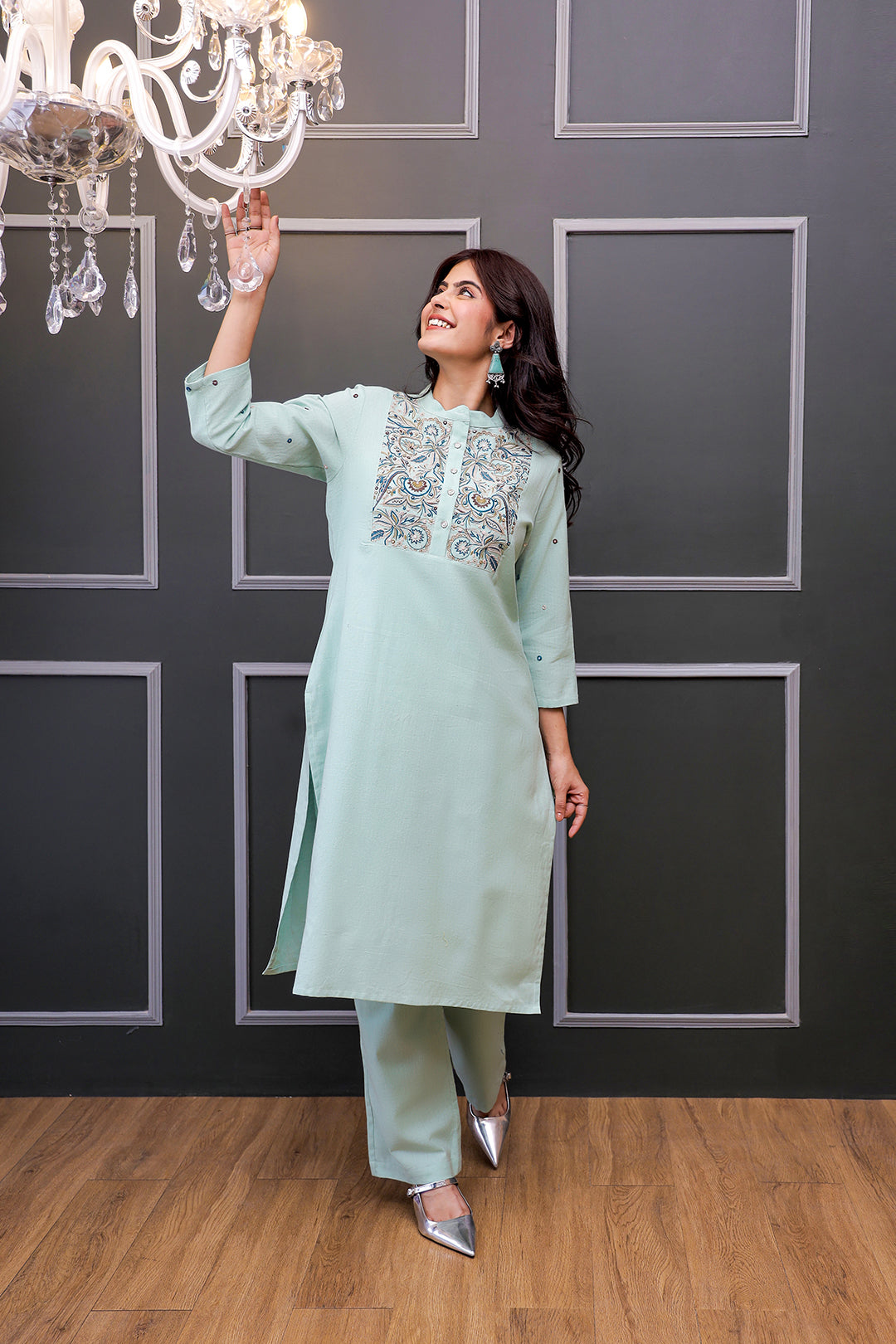 Augustya Pastel Mint Green Embroidery Kurta Se