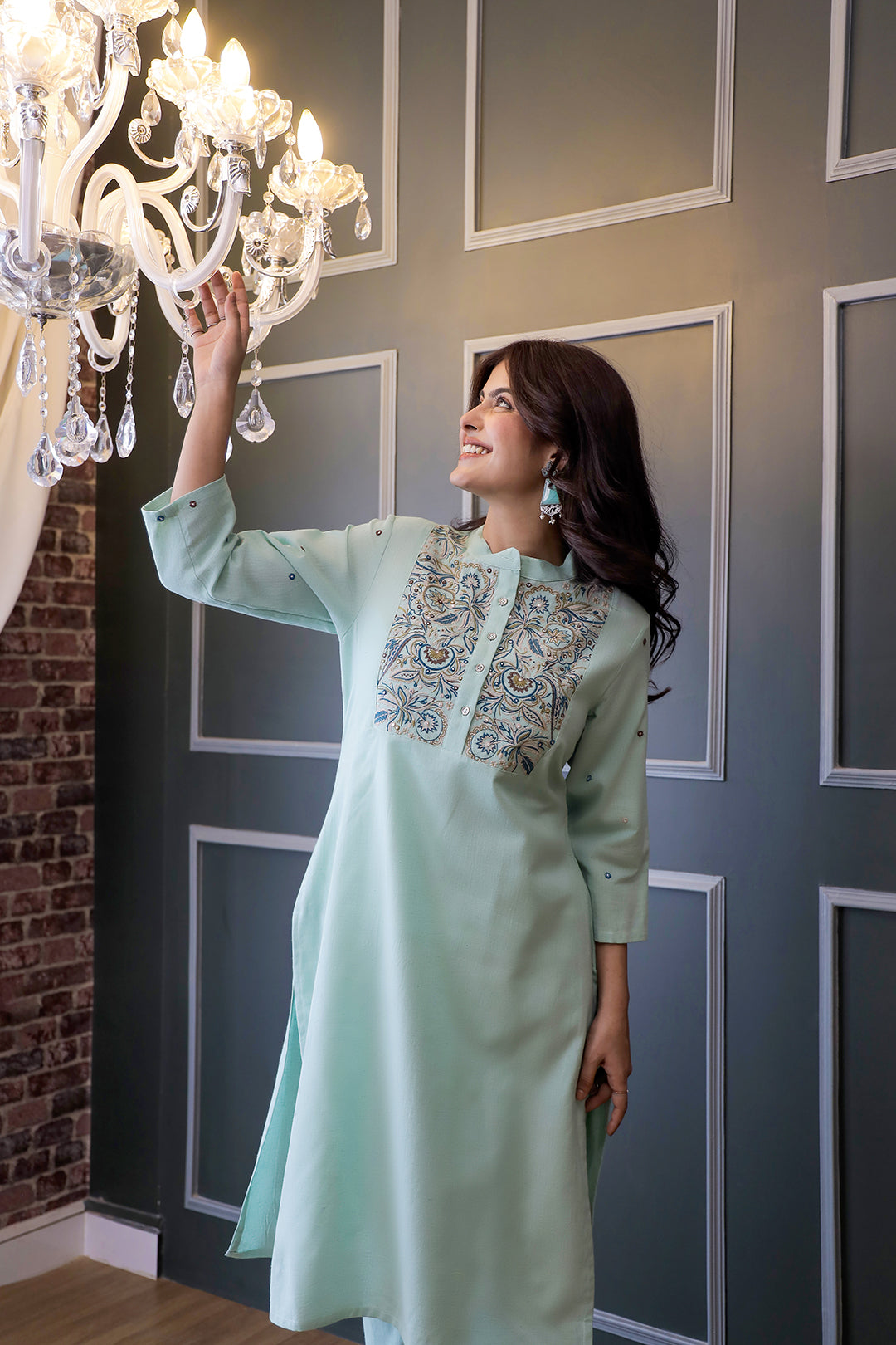 Augustya Pastel Mint Green Embroidery Kurta Se