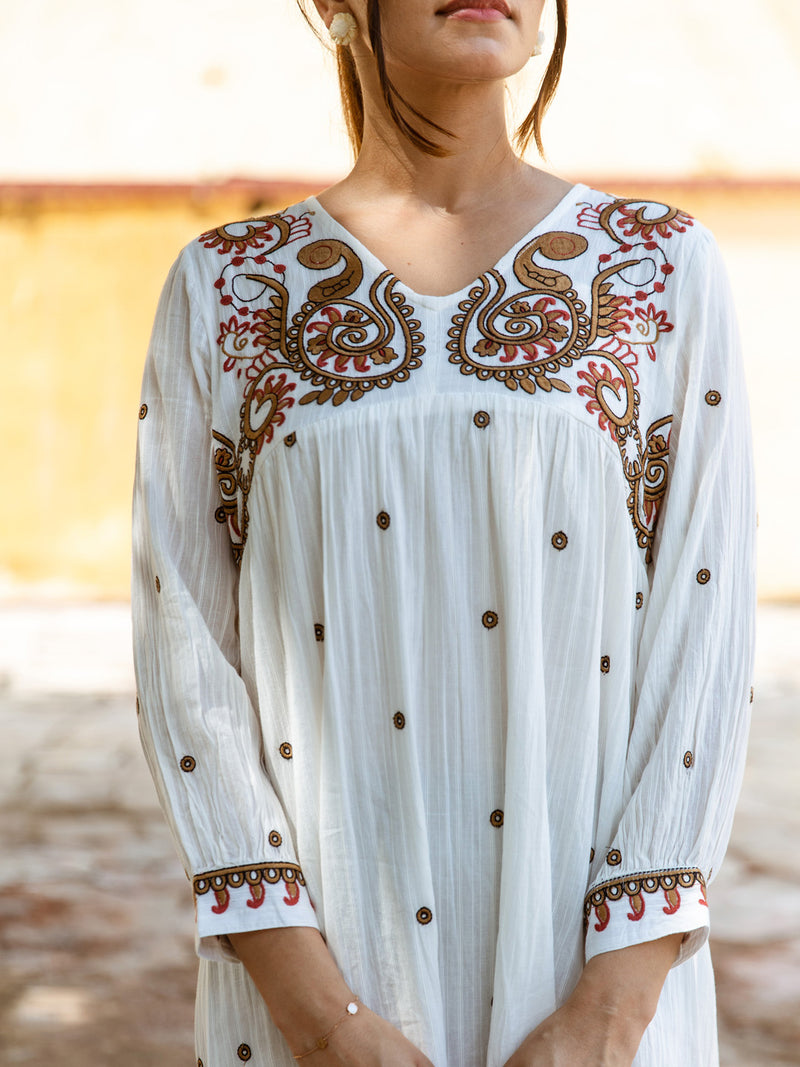 Sunny white embroidery dress