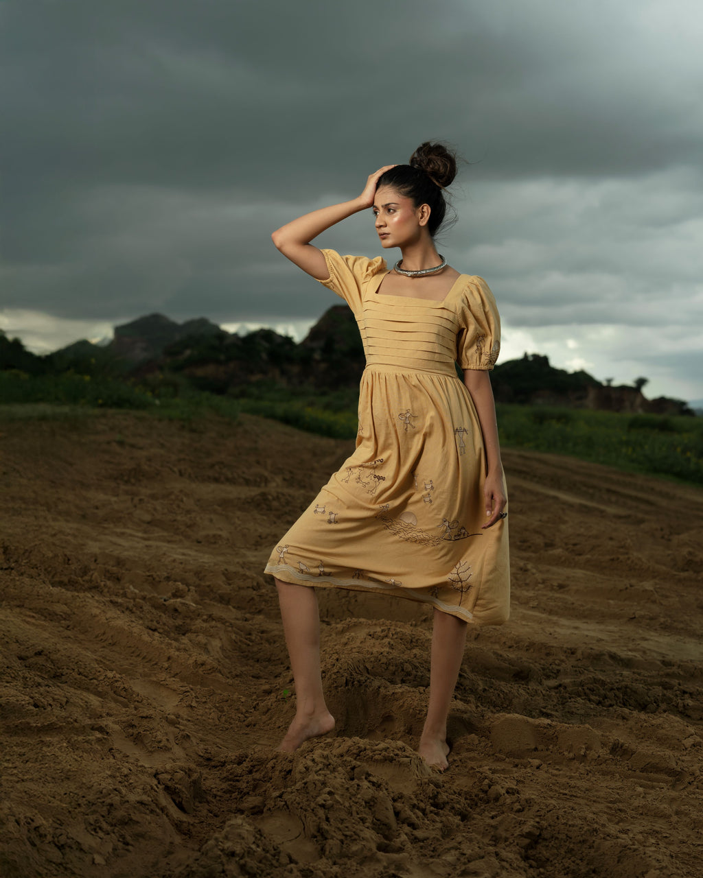 Fornt Pleat Embroidery Dress