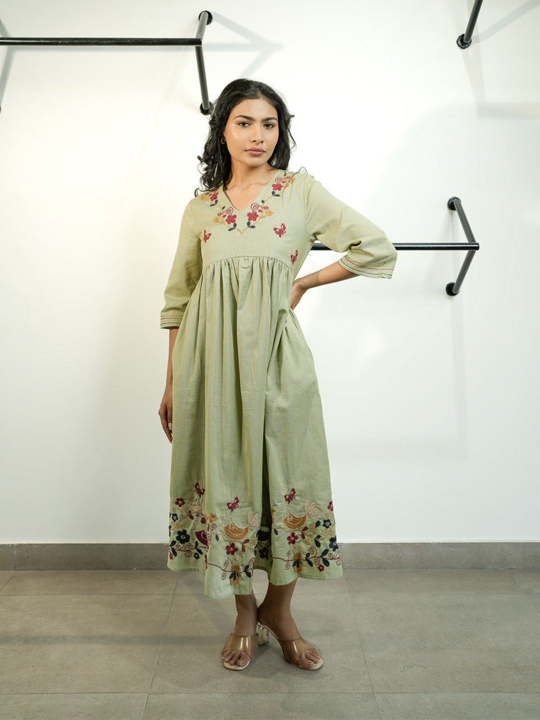 Bee Greeen Embroidery Dress