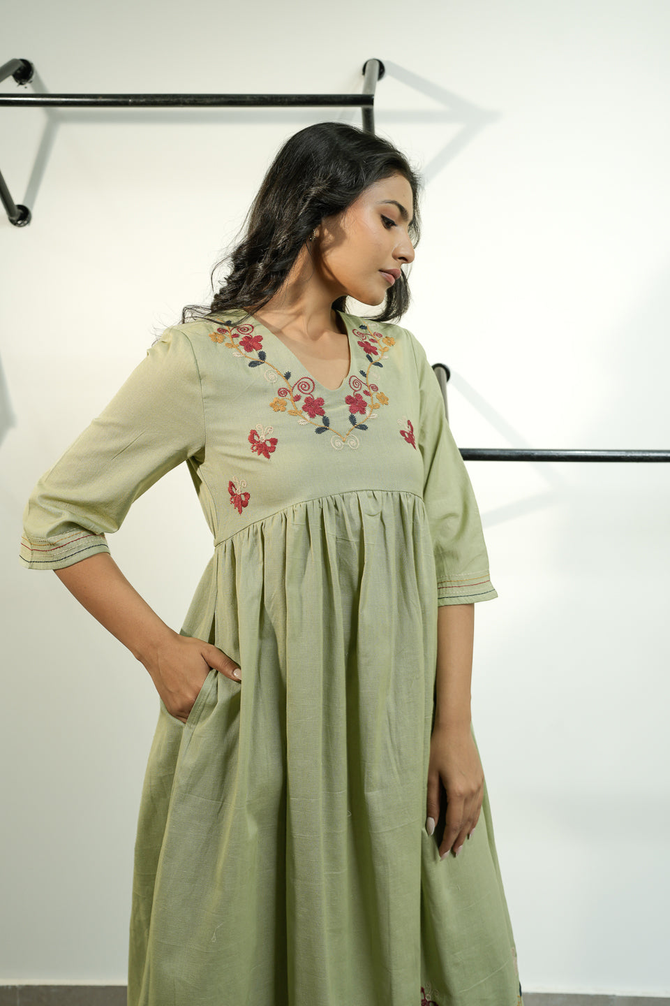 Bee Greeen Embroidery Dress