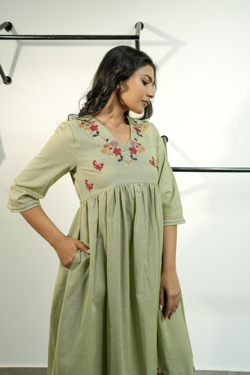 Bee embroidery green dress