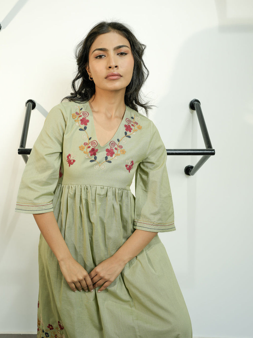 Bee Greeen Embroidery Dress