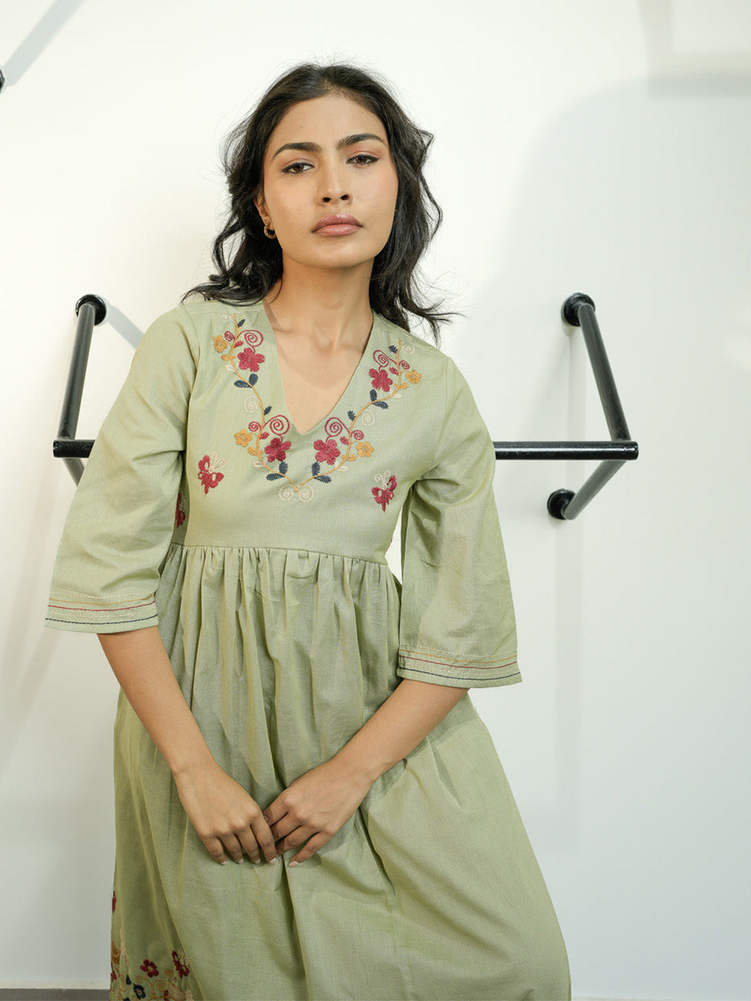Bee Greeen Embroidery Dress