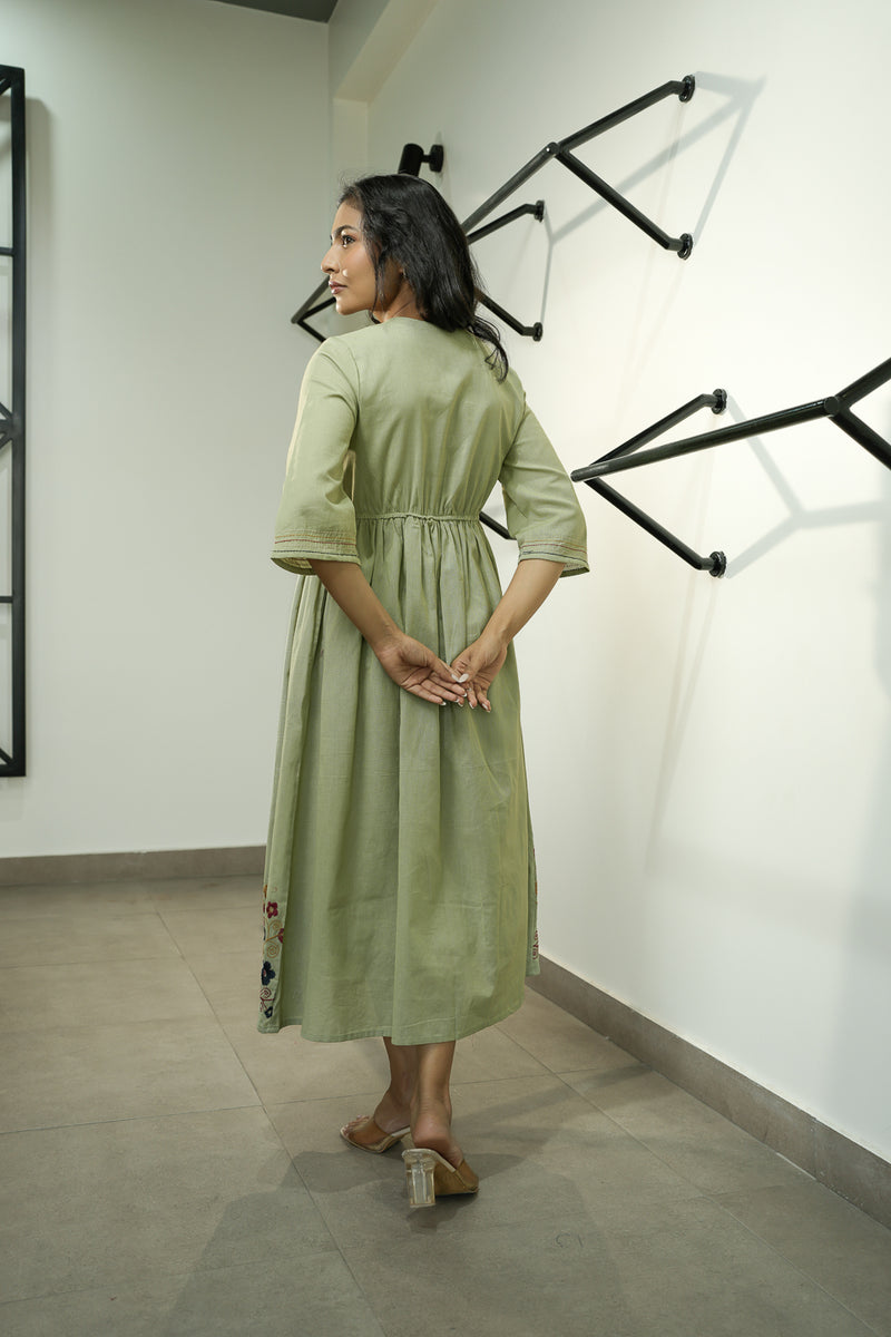 Bee embroidery green dress