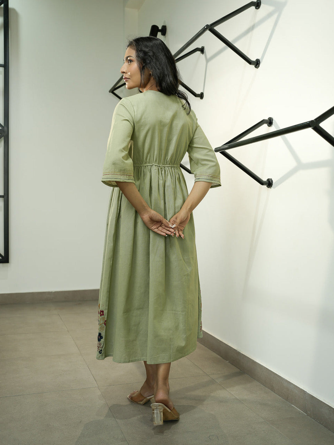 Bee Greeen Embroidery Dress
