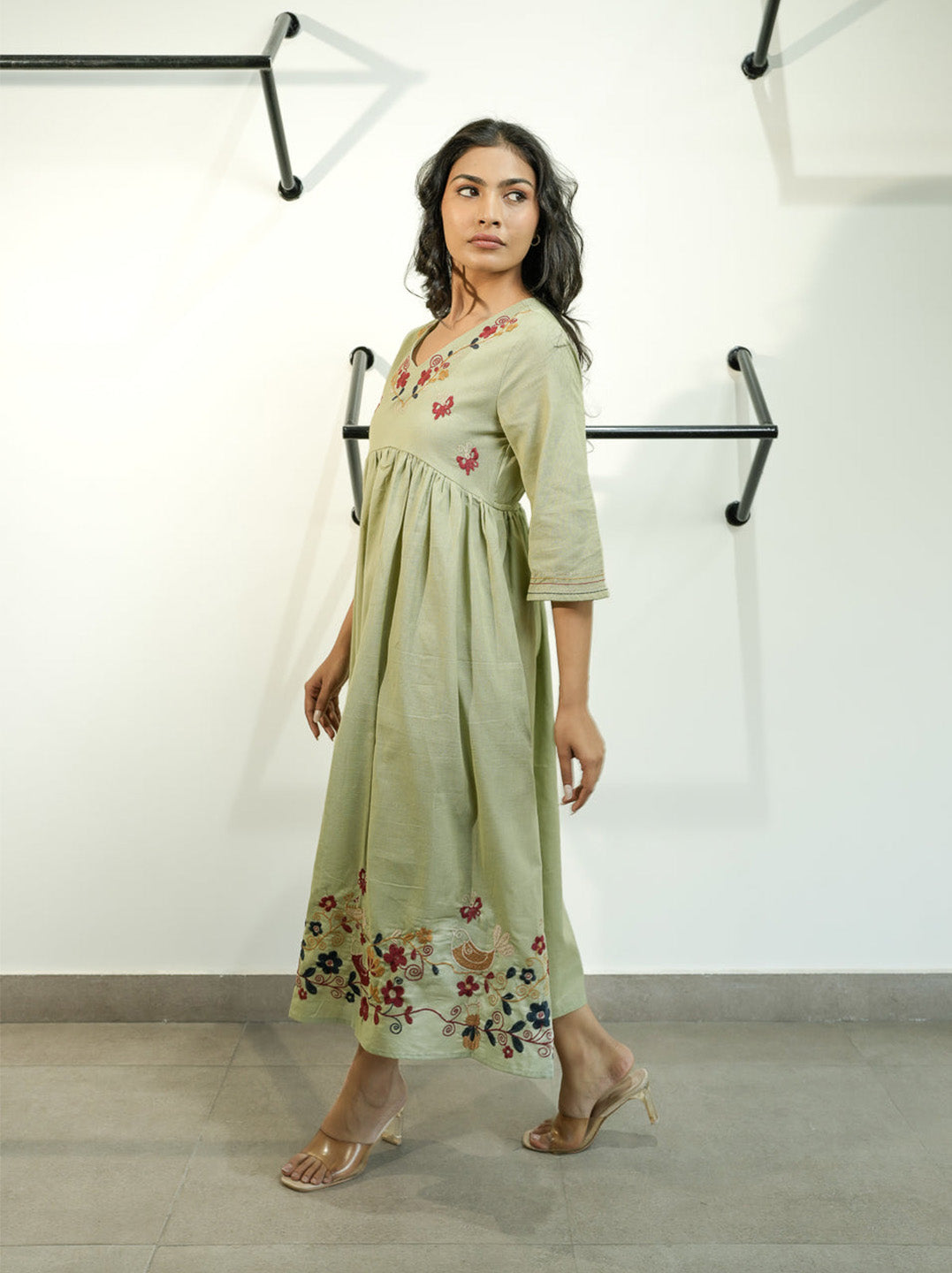 Bee Greeen Embroidery Dress